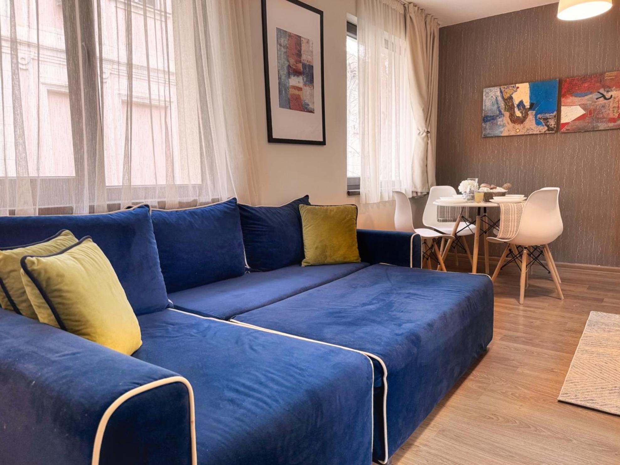 Daire Centre Apt. With Parking For 4 Guests
