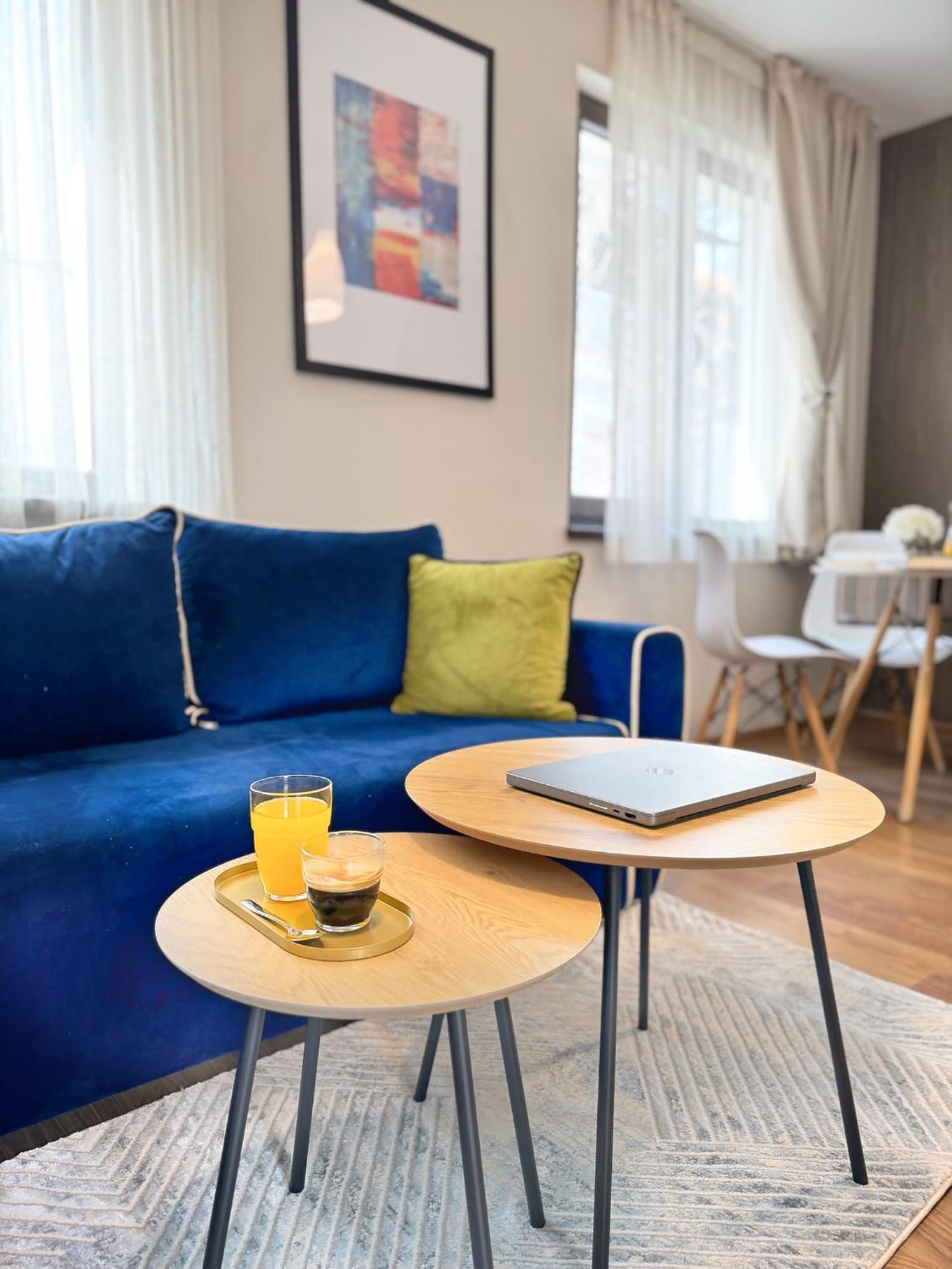 Centre Apt. With Parking For 4 Guests Daire