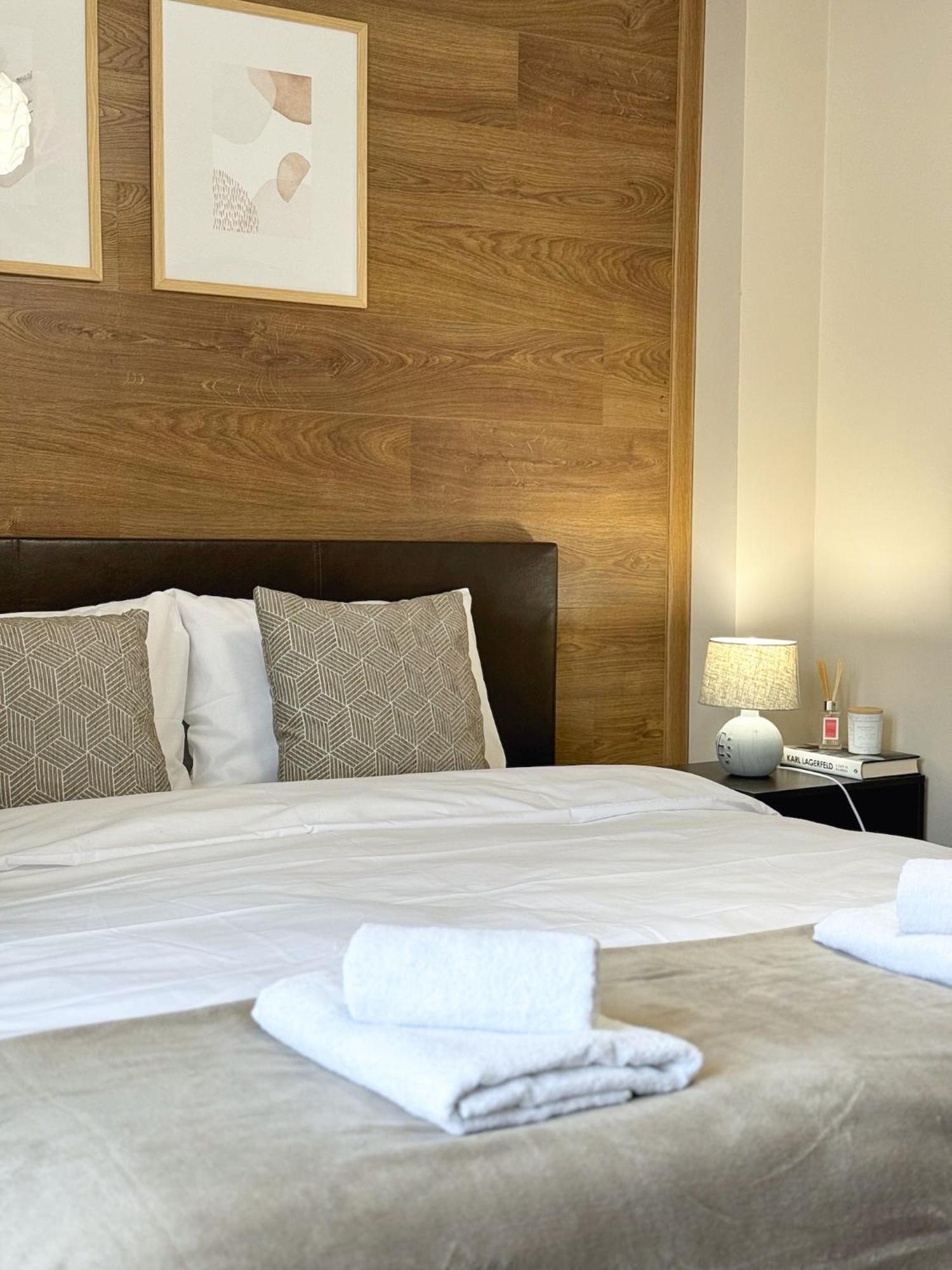 Centre Apt. With Parking For 4 Guests Daire *
