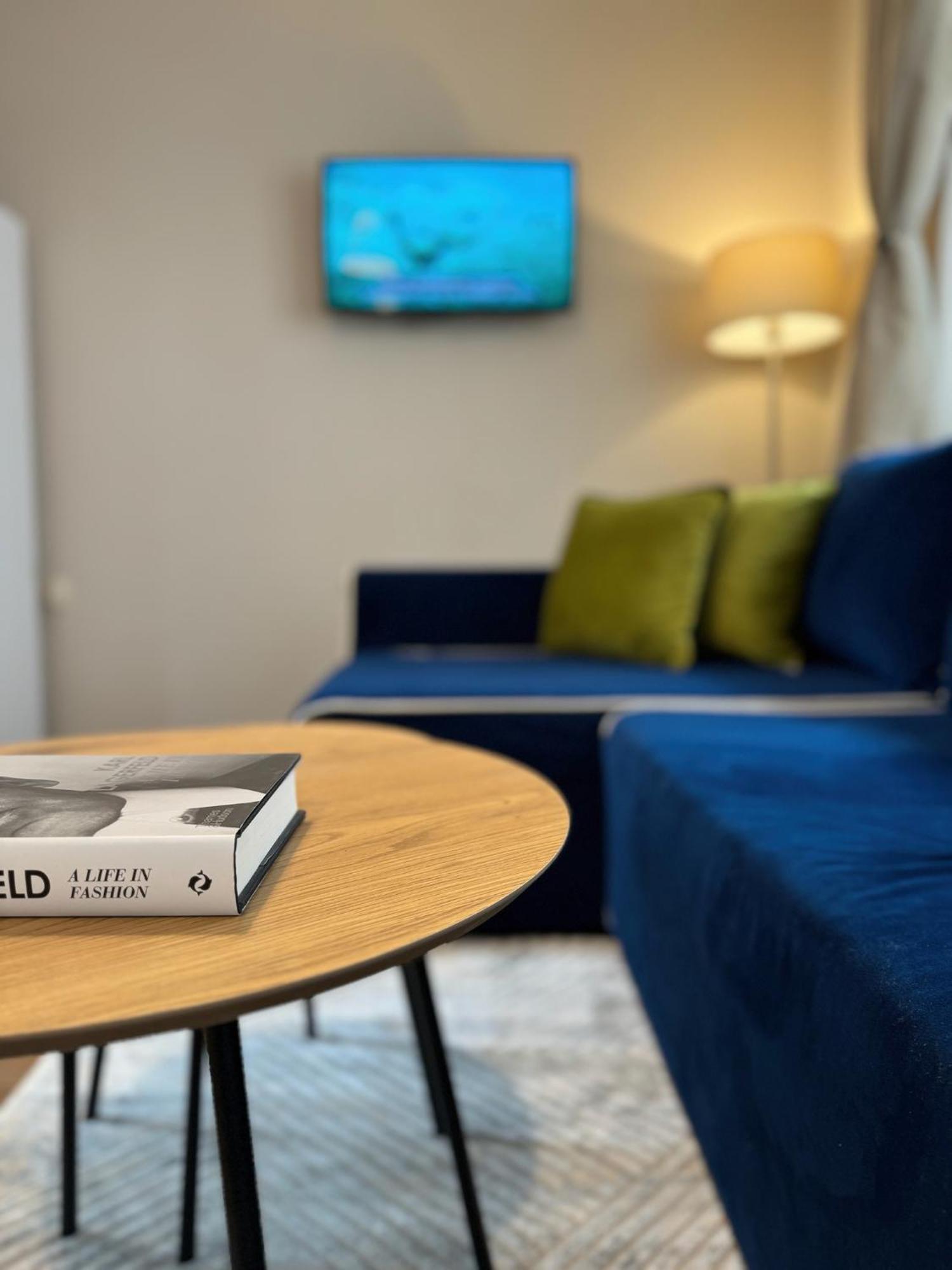 Centre Apt. With Parking For 4 Guests *