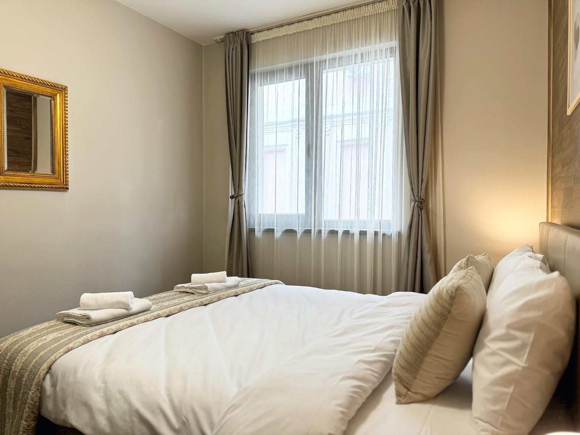 Centre Apt. With Parking For 4 Guests