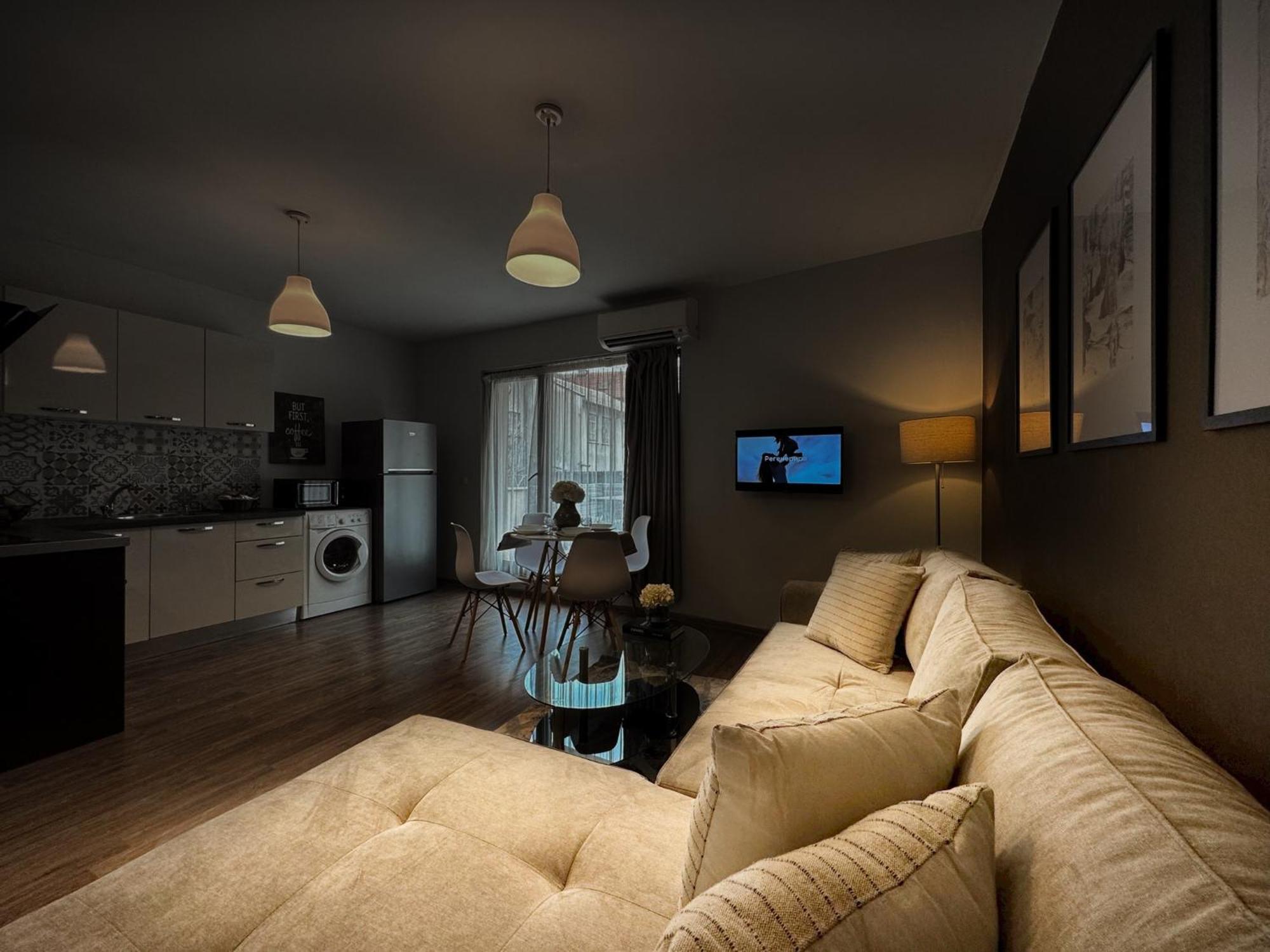 Centre Apt. With Parking For 4 Guests Plovdiv