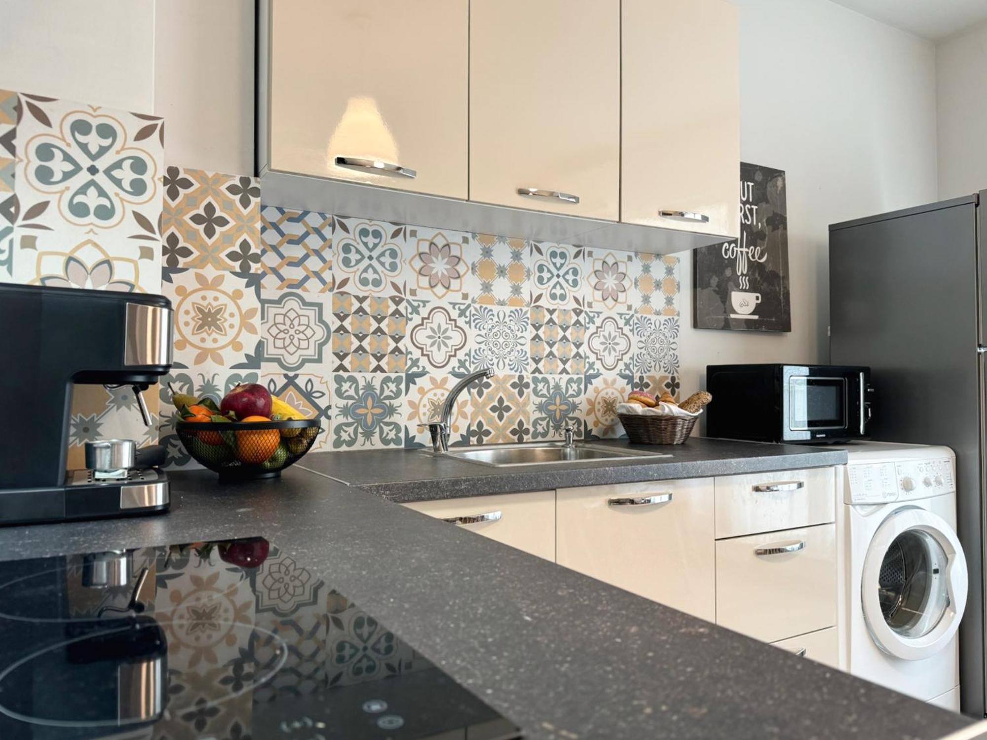 Centre Apt. With Parking For 4 Guests *