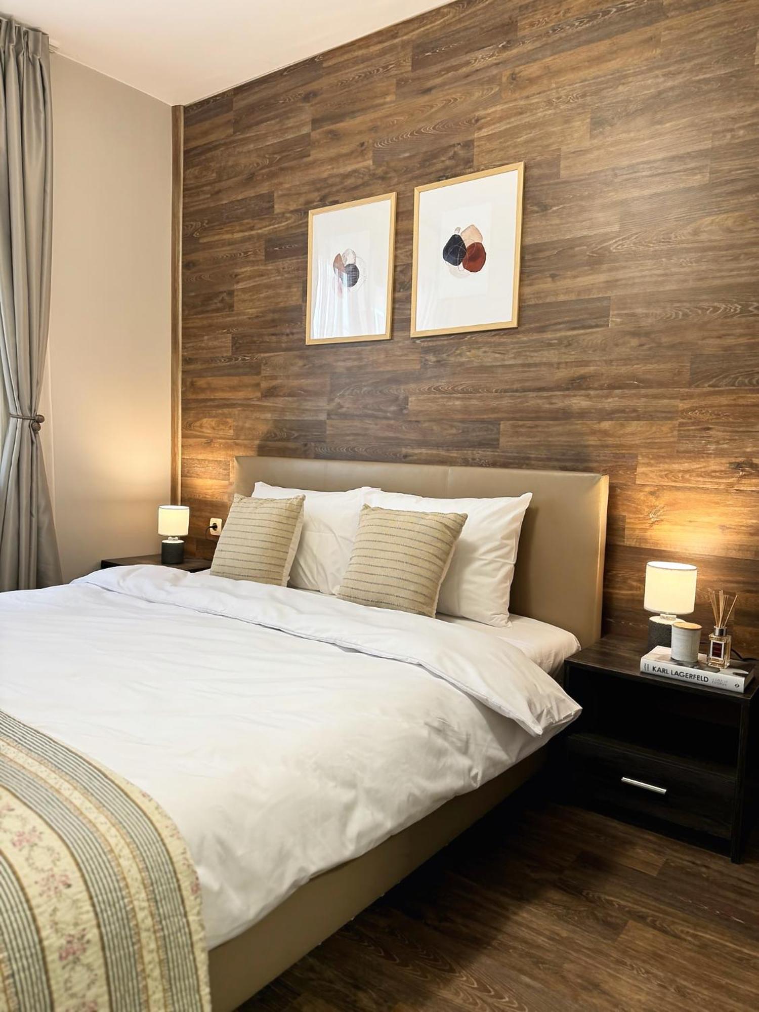 Centre Apt. With Parking For 4 Guests Daire