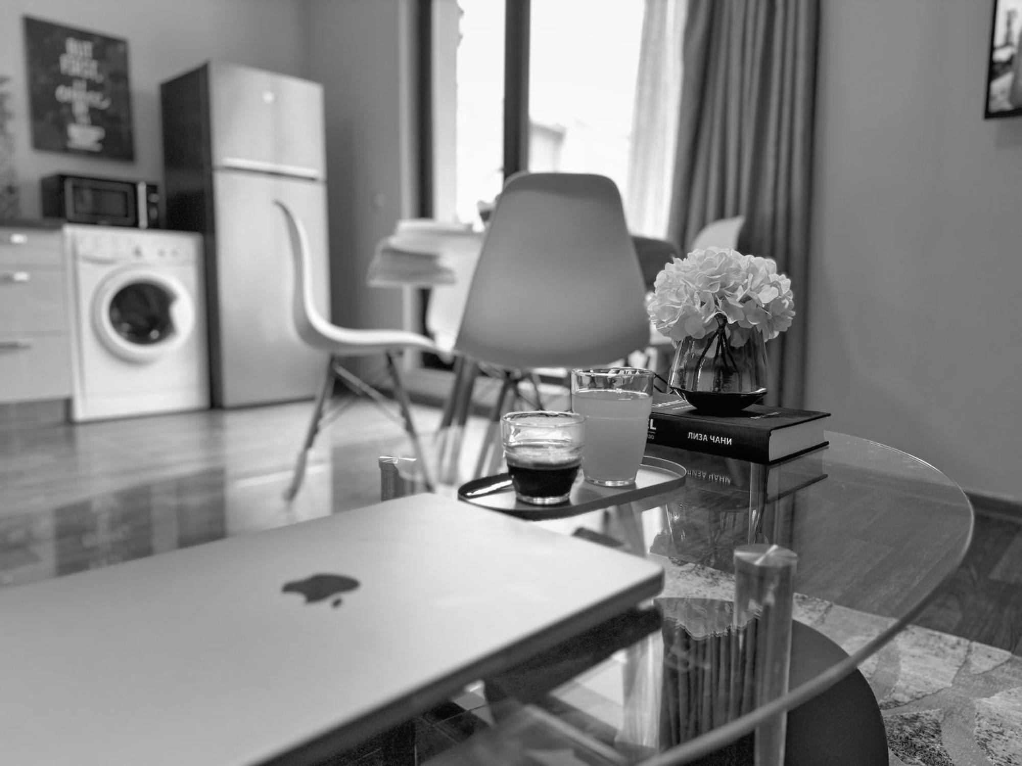 Centre Apt. With Parking For 4 Guests